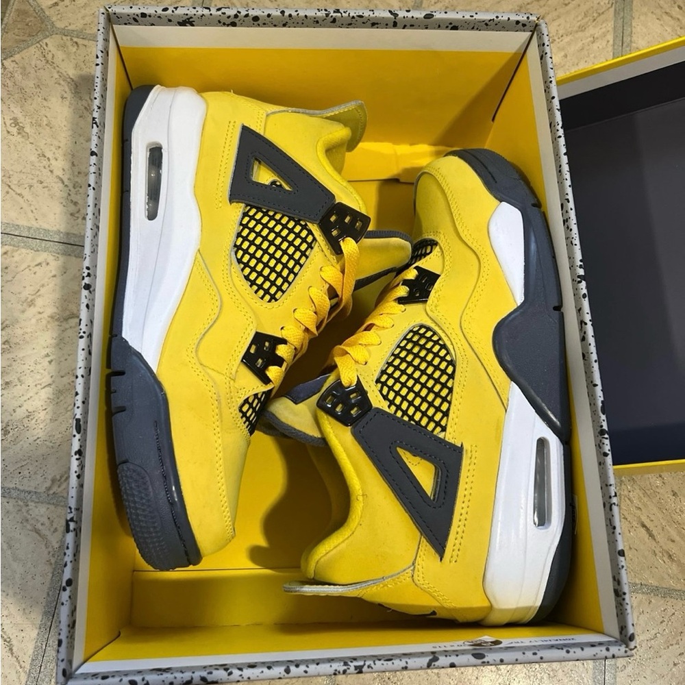 Jordan 4 Retro Lightning